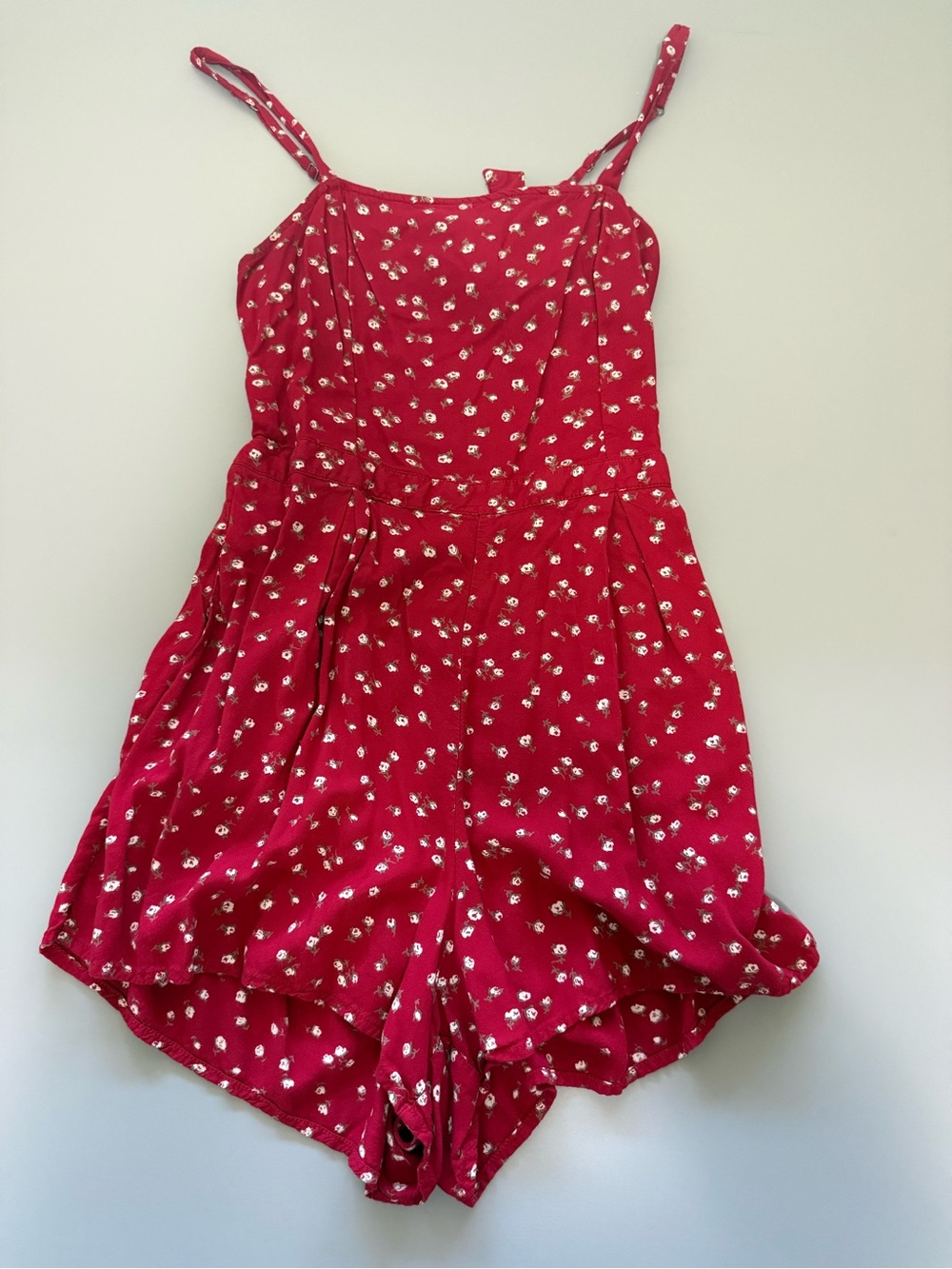 Hollister Red Floral Romper Size M. G18